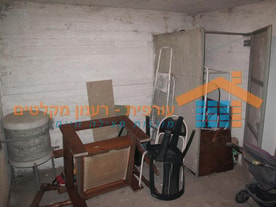 מפגעי אסבסט במקלט לפני פינוי