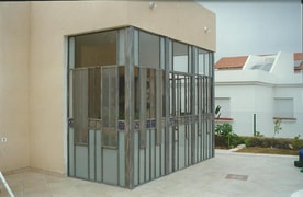 חדר שמש מפרופיל בלגי בשילוב קרמיקה ארמנית מבט מבחוץ