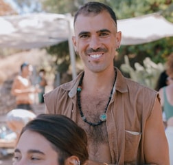 יום טוב מספרה הוליסטית
