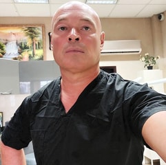 דר אלכס בניאמינסון רופא שיניים