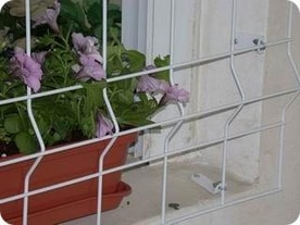 סורגית - מבט מחוץ לבית