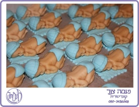 תינוק מבצק סוכר לחלוקה בברית