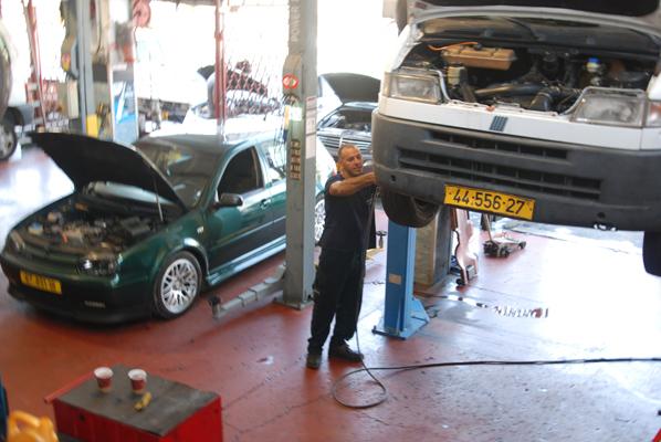 מוסך האורגים החלפת בולמים ובדיקת בלמים  