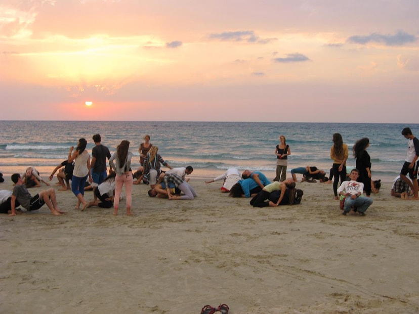 יוגה וידיה יוגה בחוף הכרמל  