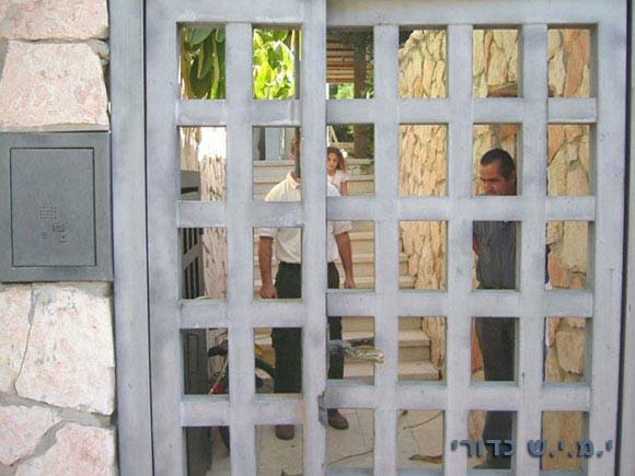 י.מ.י.ש כדורי - מסגרות ועבודות ברזל שערי כניסה  