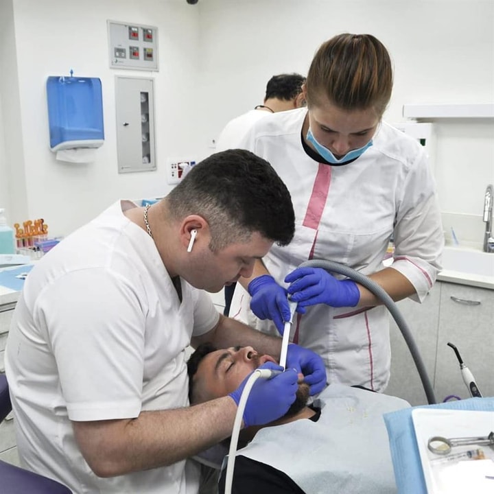 ד"ר אלכסנדר אברבוך   