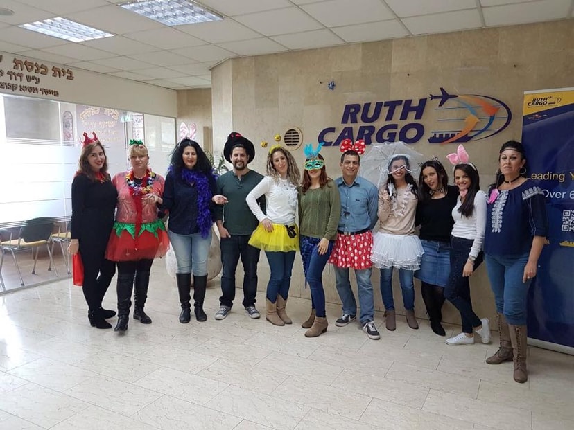 רות קרגו   