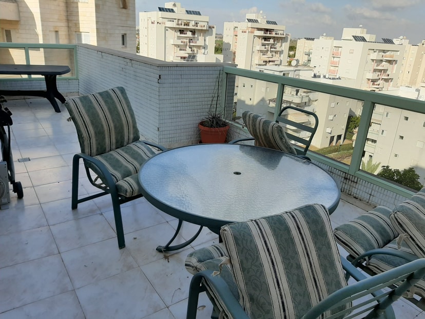 ר.מ עוז נדלן   