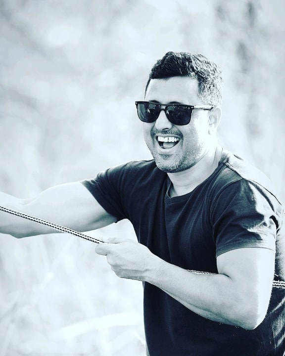 בי אנד די אתרים   