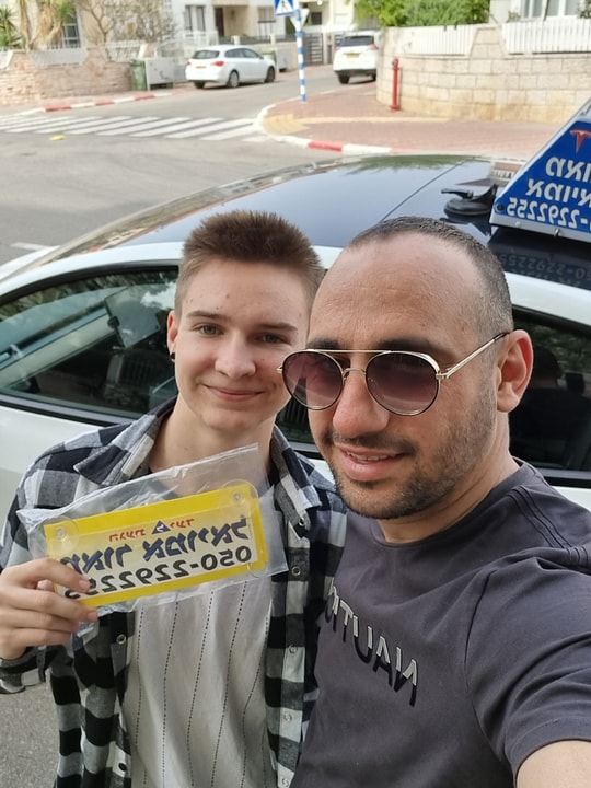 מאור אמויאל - מורה נהיגה   