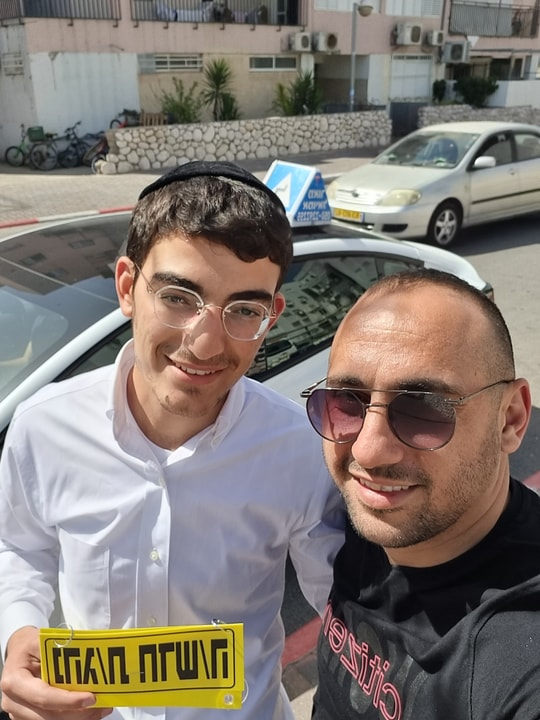 מאור אמויאל - מורה נהיגה   