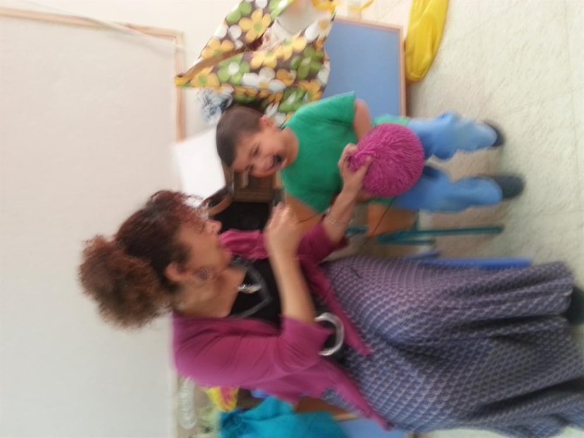 סיפורי אליה - חוגים לילדי הגן מדברים במיקרופון  