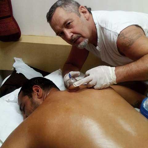 Best Massage - קליניקה לרפלקסולוגיה ועיסוי רפואי Best Massage - עיסוי רפואי: טיפול בכאבי גב ועמוד השידרה  