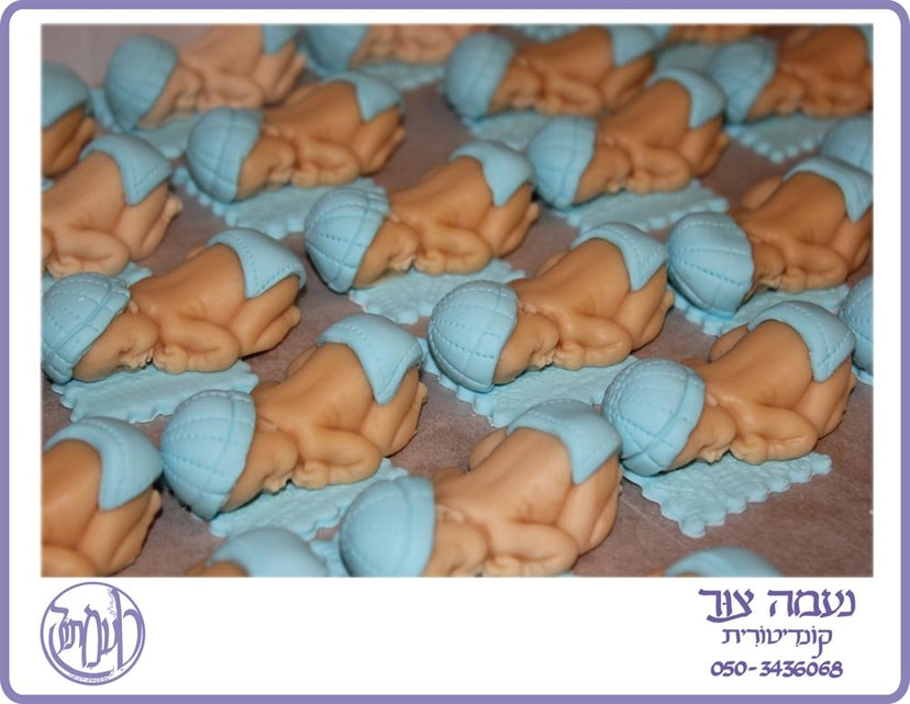 טעמתוק - עוגות מעוצבות תינוק מבצק סוכר לחלוקה בברית  