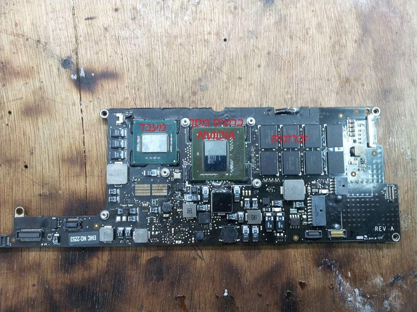 תיקון מחשבים ניידים FIX MY LAPTOP לוח של מקבוק  