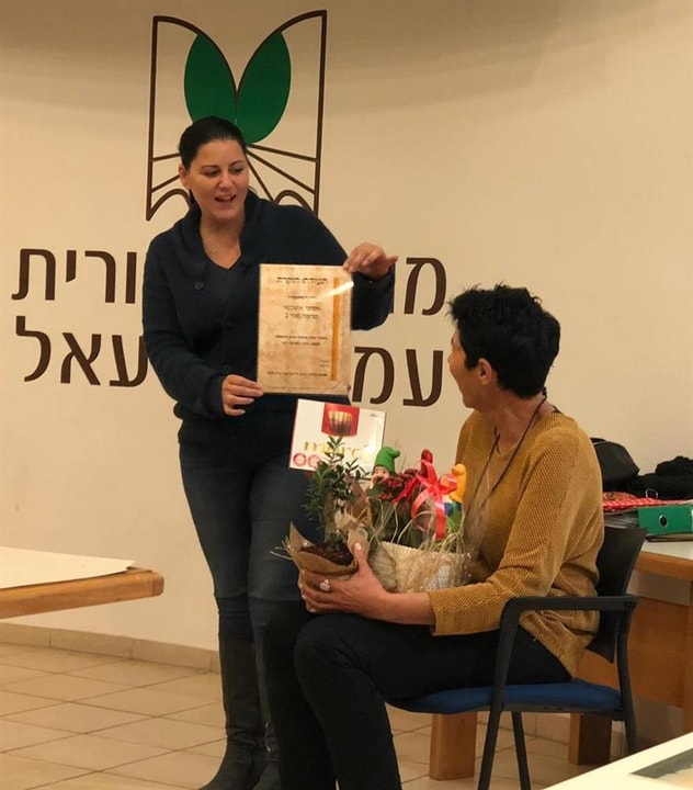 אסתי אשכנזי   