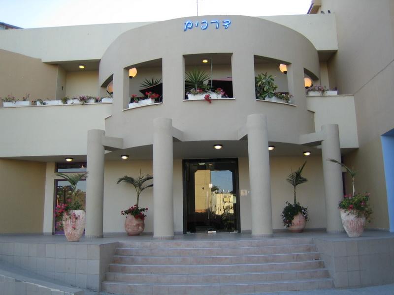 מלון דרכים כניסה למלון  
